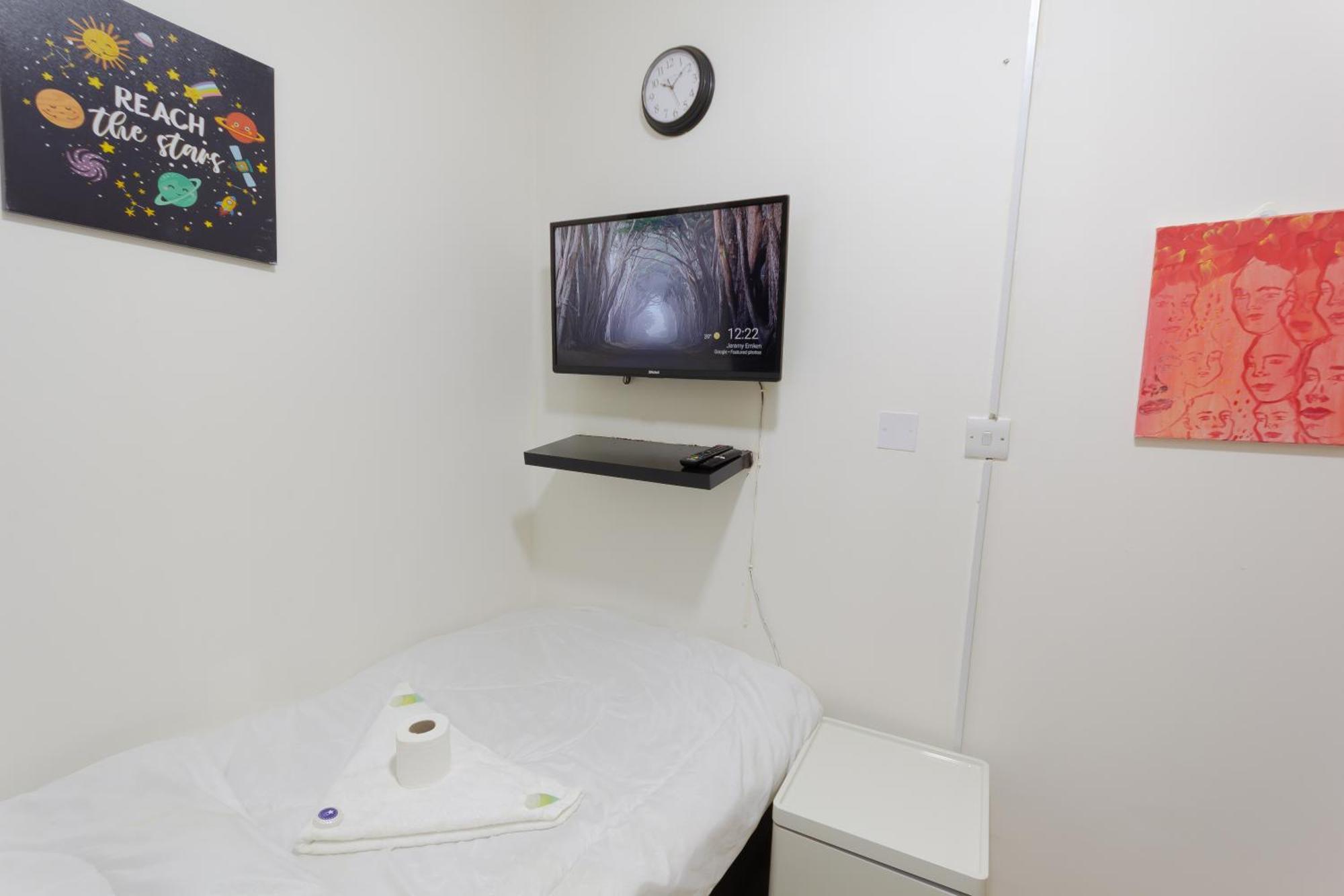 Budget Rooms With Private Bathroom For 'Girls' Only In Dubai, Marina Exteriér fotografie